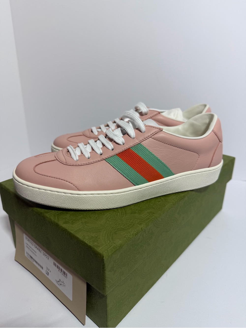 Women’s Pink Leather Gucci Sneakers size 37.5